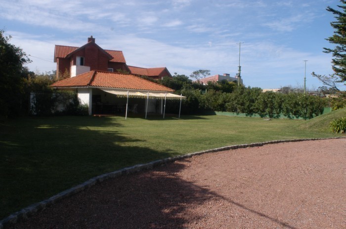 Casa frente al mar con cancha de Tenis